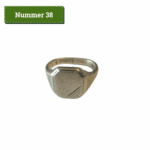 Nummer 38: zilveren zegelring
