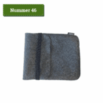 Nummer 46: stoffen hoes van viltmateriaal, mogelijk voor een headset van het merk Jabra