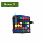 Nummer 50: Vierkant stoffen etuitje met gekleurde stippen en een blauwe ritssluiting van het merk Loqi