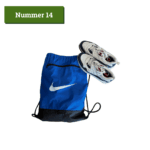 sporttas met sportkleding en vrijwel nieuwe sportschoenen